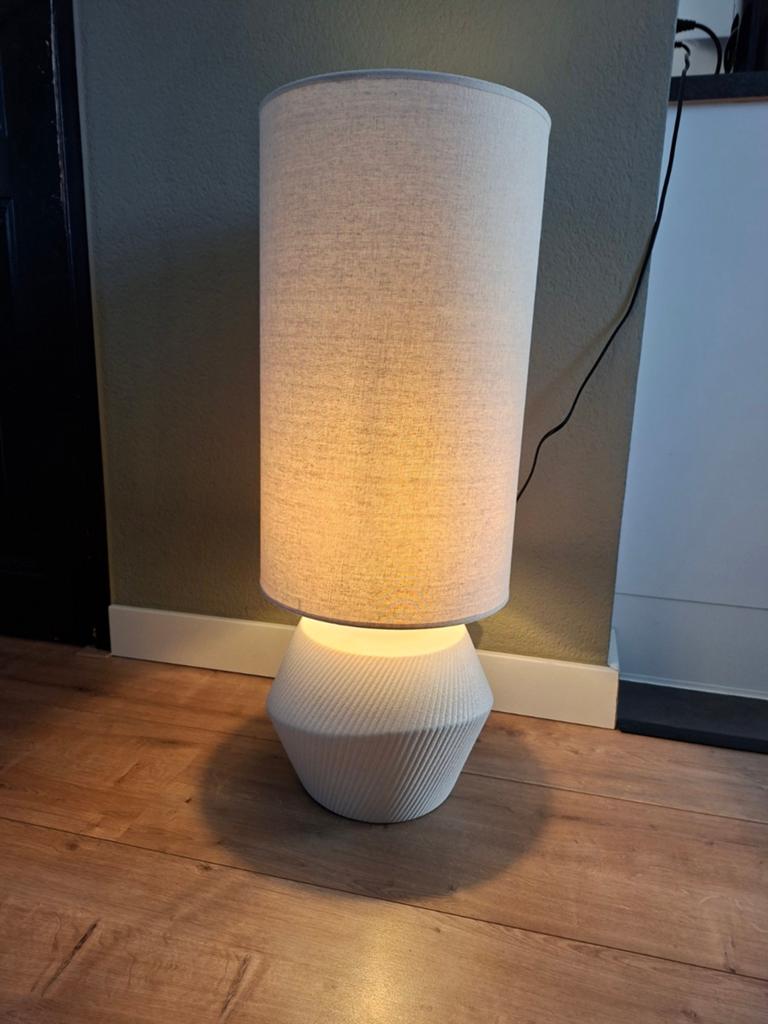Lamp modern hoog mooi voor dressoir of tafeltje, Ophalen, Zo goed als nieuw, 50 tot 75 cm