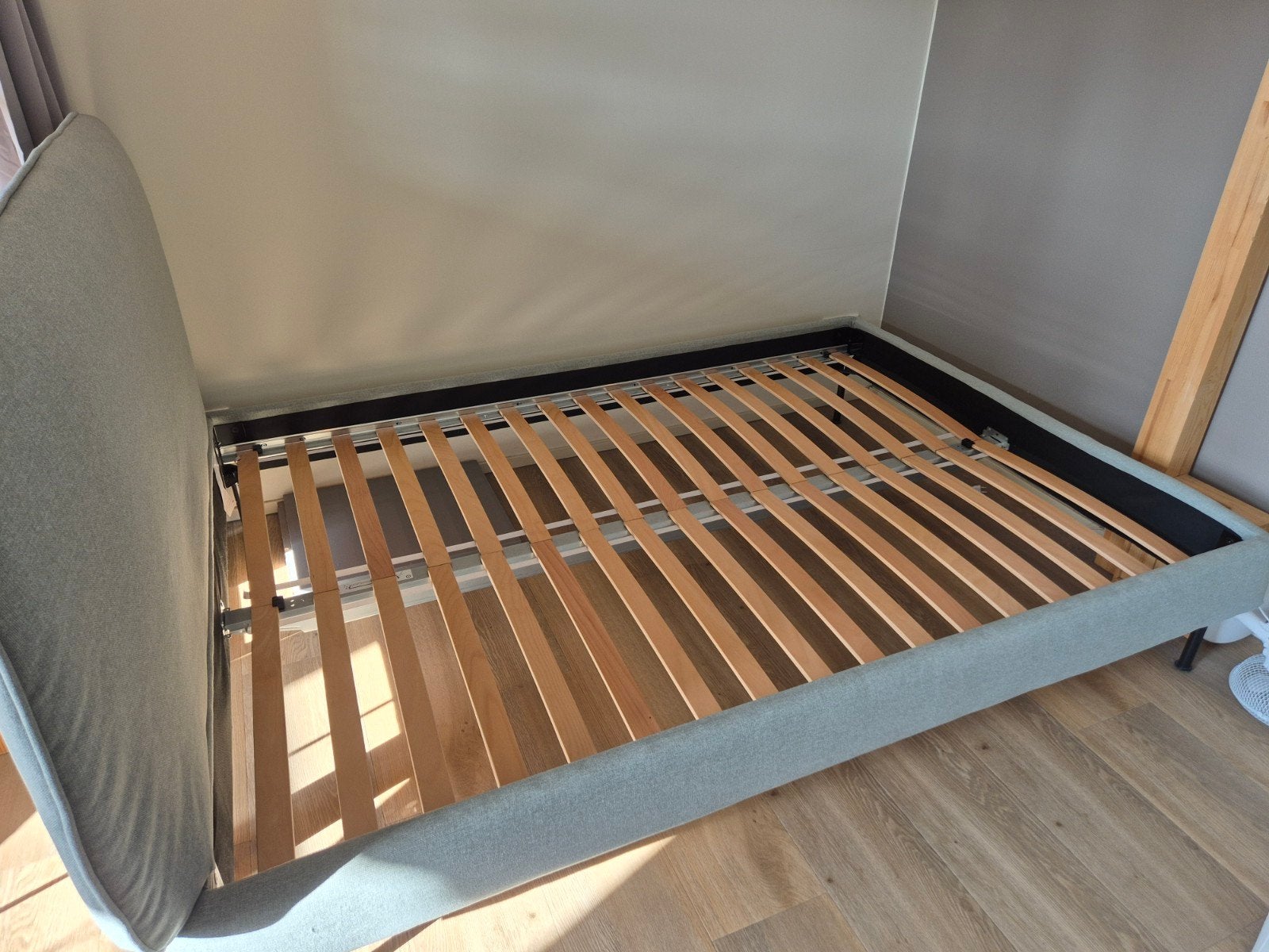 Lichtgroen gestoffeerd bedframe 140x200 (incl. lattenbodem), Ophalen