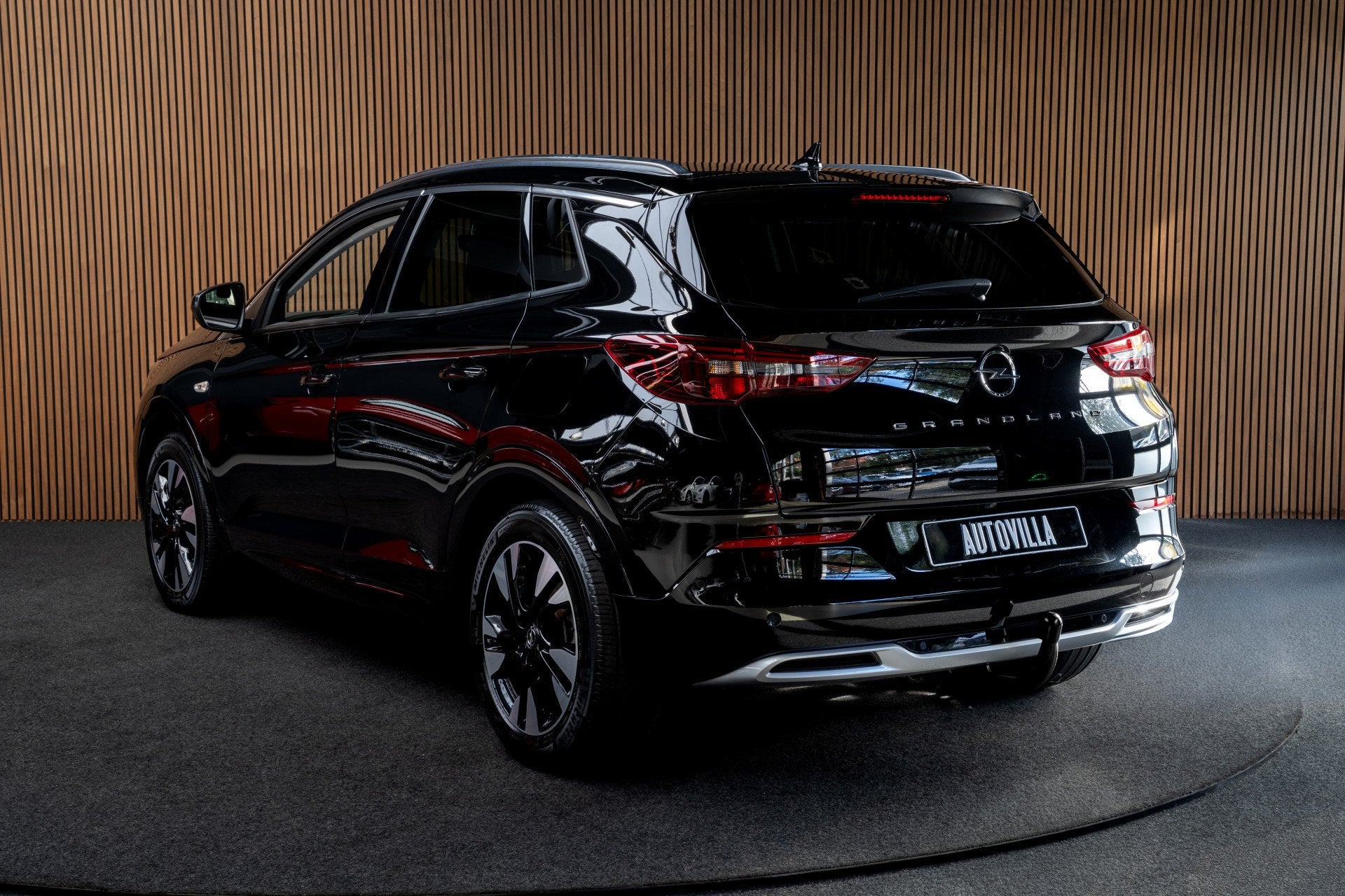 Opel Grandland 1.6 Turbo Plug-In Hybrid Nightvision Leer 360, Auto's, Dealer onderhouden, 4 cilinders, Zwart, Bedrijf