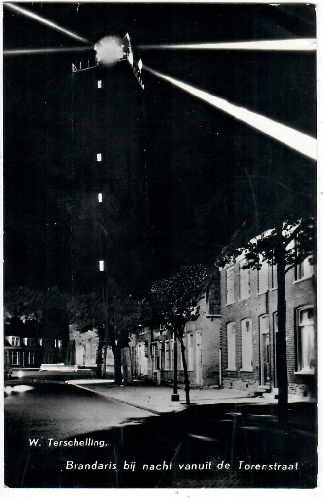 W. Terschelling - Brandaris bij nacht vanuit de Torenstraat, Verzamelen, Verzenden, 1960 tot 1980, Gelopen, Waddeneilanden