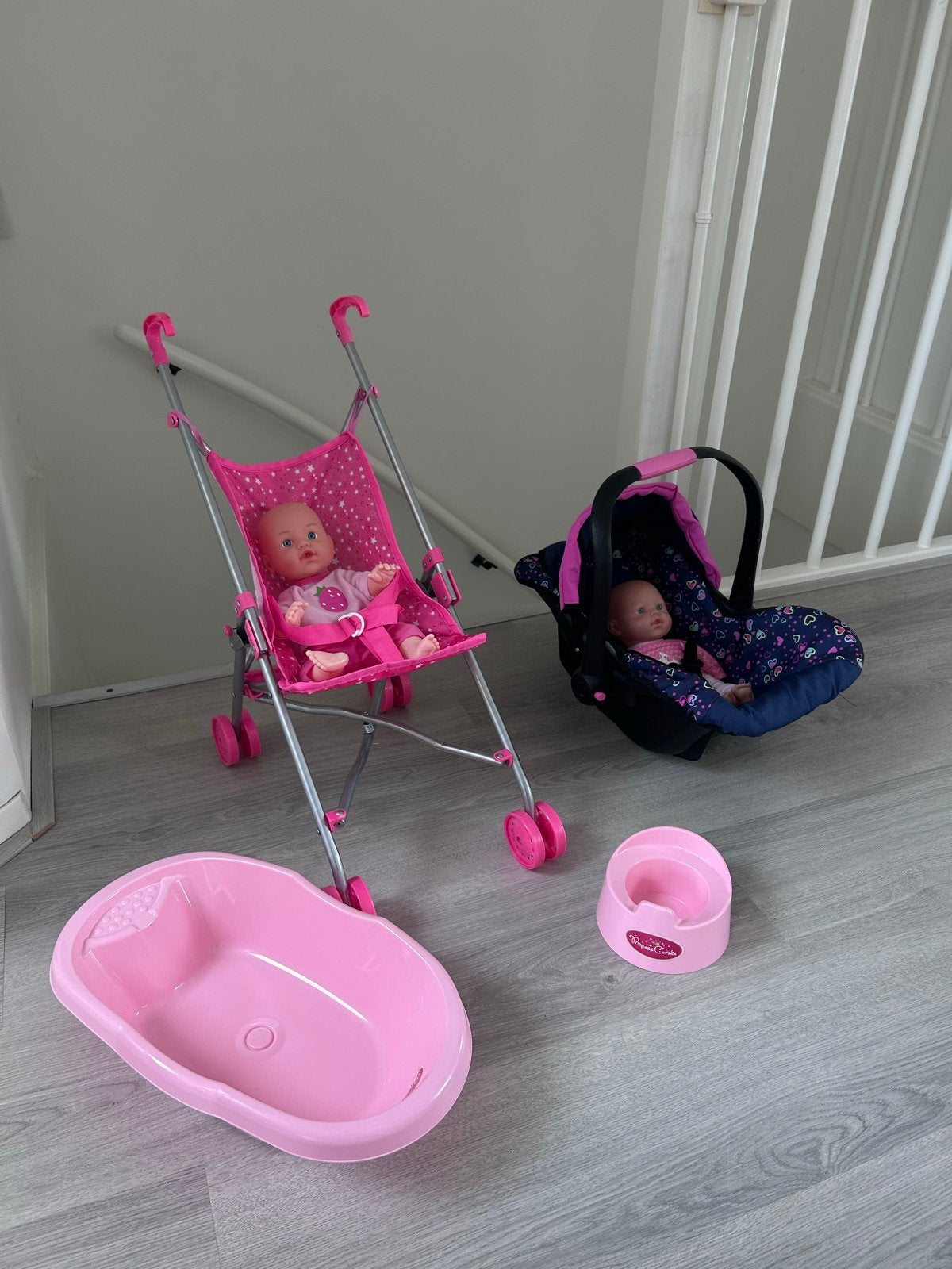 Grote set poppen met accessoires, Kinderen en Baby's, Ophalen of Verzenden, Gebruikt, Babypop