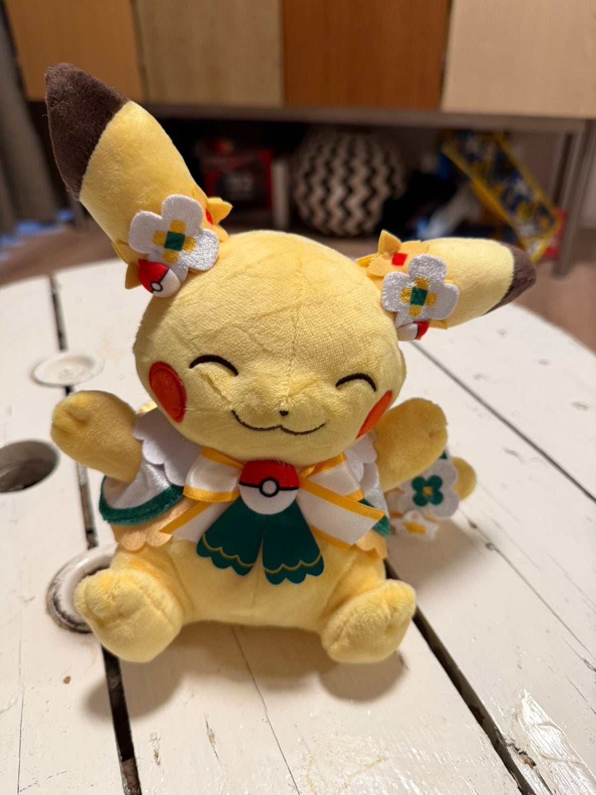 Pokepark Kanto Pikachu knuffel medium vrouwtje, Hobby en Vrije tijd, Ophalen of Verzenden, Nieuw, Overige typen