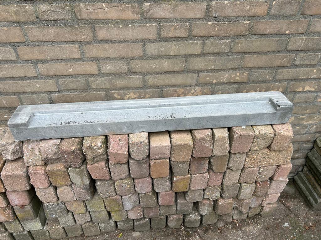 Twee stuks hardstenen buitendorpels, Doe-het-zelf en Verbouw, Ophalen, Gebruikt