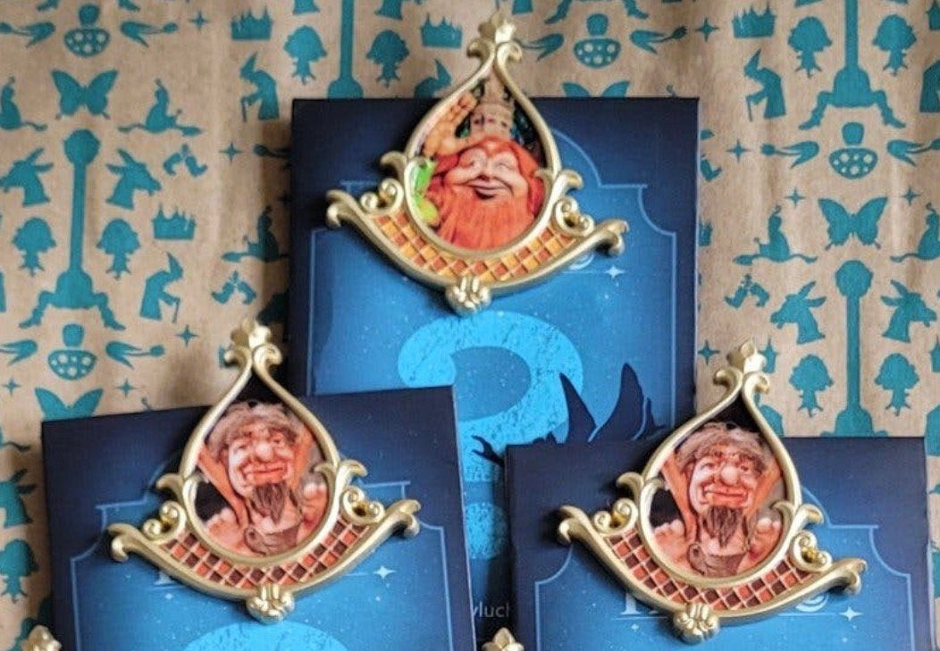 Efteling Droomvlucht Mystery Pins Koning, Trollen, Verzamelen, Ophalen of Verzenden, Nieuw, Button of Speldje