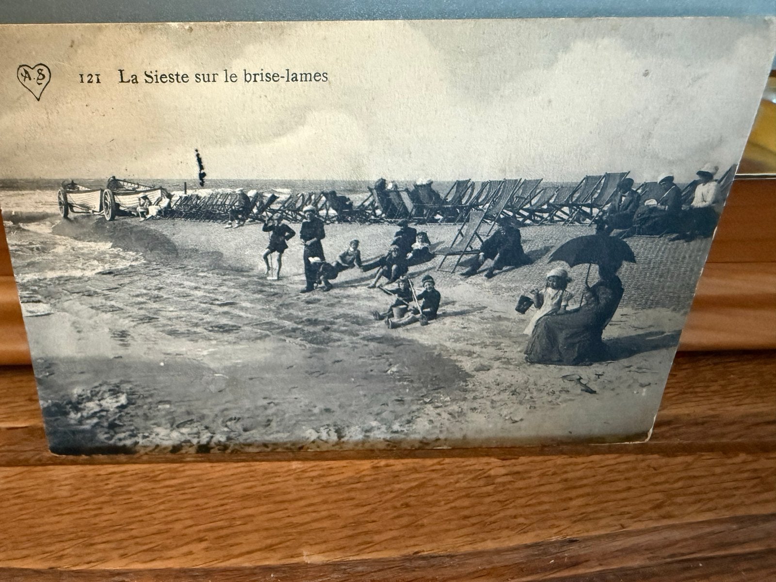 Oude ansichtkaart: La Sieste sur le brise-lames, Ophalen of Verzenden, 1920 tot 1940, Gelopen, West-Vlaanderen