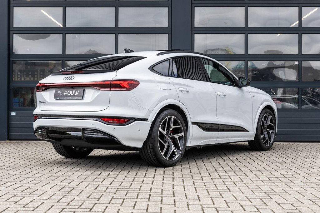 Audi Q6 Sportback e-tron 252pk S Edition 83 kWh | Panoramada, Auto's, Audi, Automaat, 12 maanden, Achterwielaandrijving, Zwart
