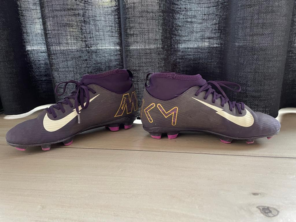 Nike Voetbalschoenen Maat 35,5 - Paars/Zwart, Ophalen of Verzenden, Gebruikt, Schoenen