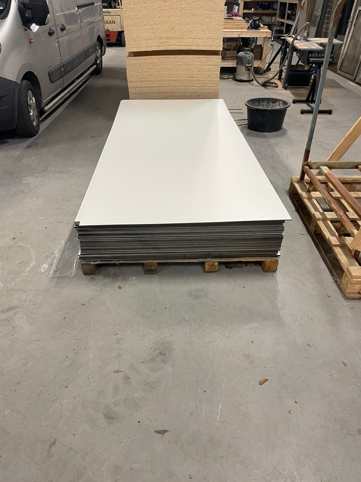 Trespa platen wit 9010   130*305 ( scherp geprijsd ), Ophalen, Minder dan 3 meter, Zo goed als nieuw, H