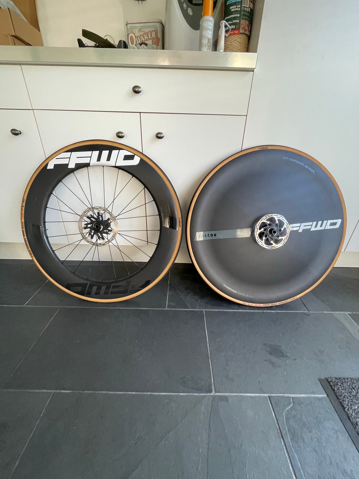 FFWD Tijdrit Wielset: Falcon dicht + Ryot 77cm voorwiel, Overige merken, Carbon, Ophalen of Verzenden, Meer dan 20 versnellingen