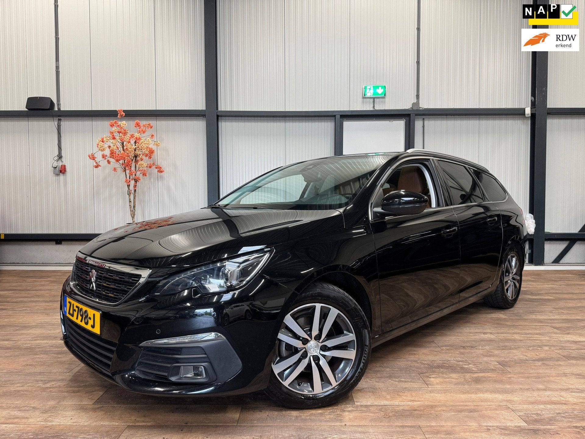 Peugeot 308 SW 1.2 PureTech Blue Lease Premium / LEDER / PAN