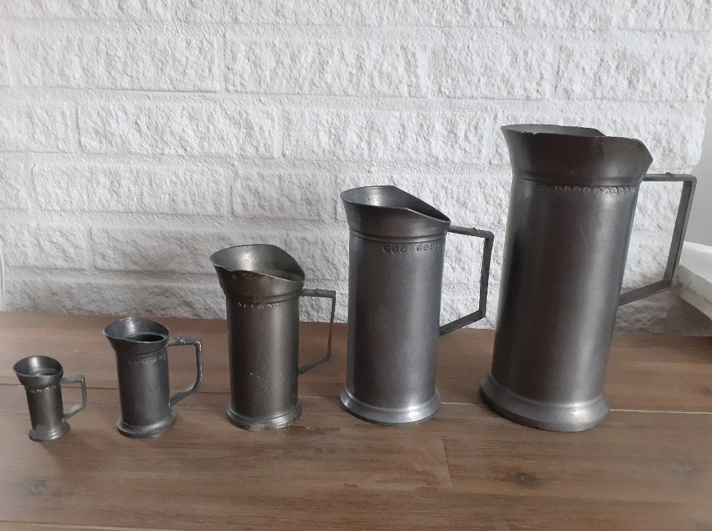 Set van 5 antieke tinnen kannen - diverse maten, Overige materialen, Overige stijlen, Ophalen of Verzenden, Zo goed als nieuw