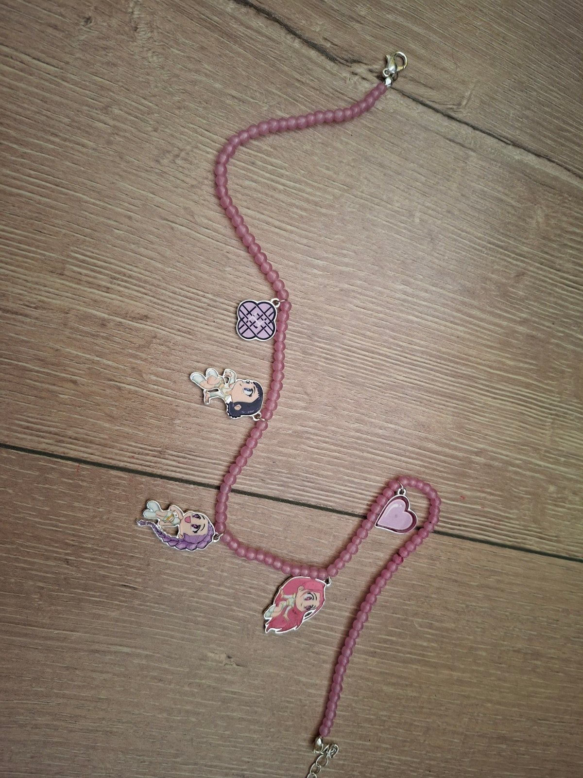 Roze kralenketting met hangers K-pop demon hunters, Overige materialen, Verstelbaar, Ophalen of Verzenden, Zo goed als nieuw