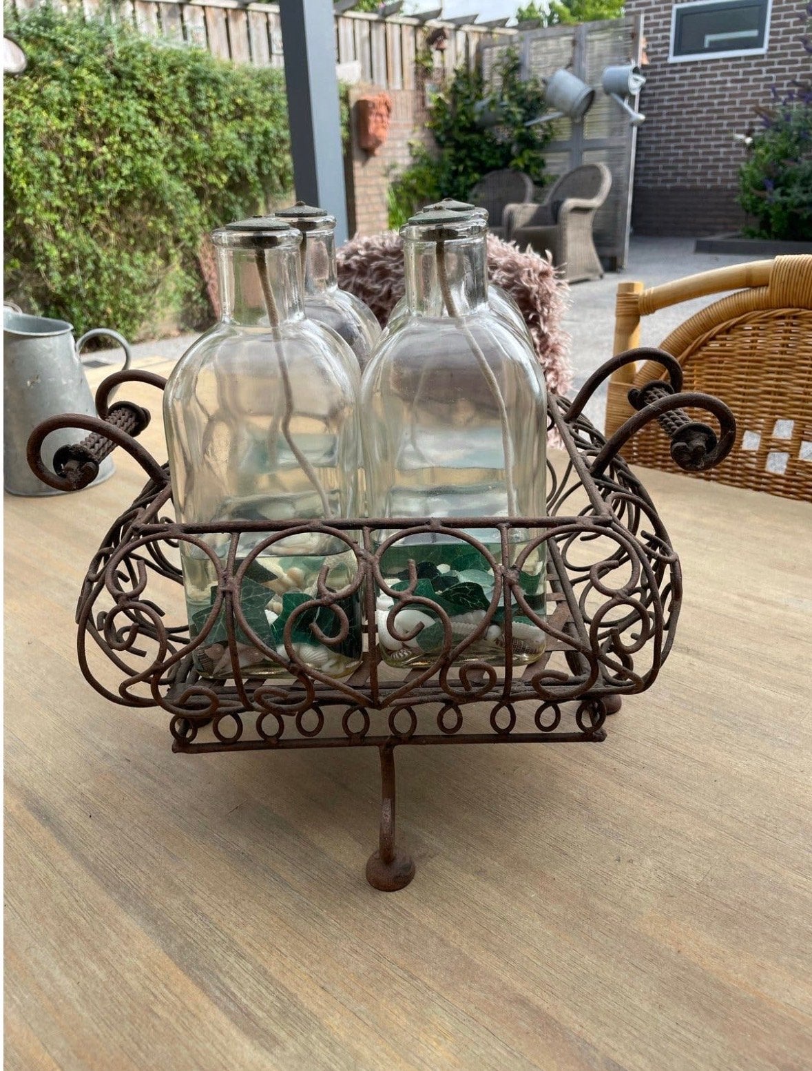 Decoratieve metalen mand met 4 glazen olielampjes, Ophalen, Gebruikt, Landelijk, Metaal
