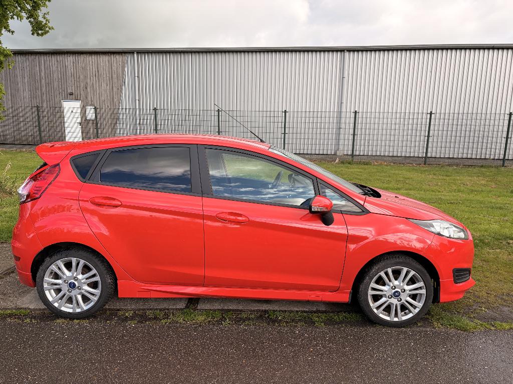 Ford Fiësta 1.0 EcoBoost 74KW/101PK 2015 Rood St-pack., Auto's, 40 €/maand, 23 km/l, Origineel Nederlands, Handgeschakeld