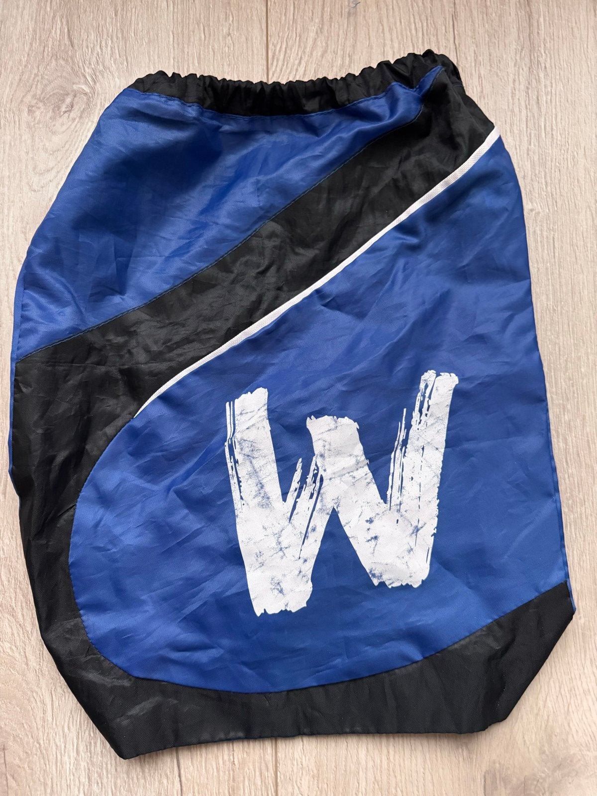Blauwe gymtas met trekkoord en 'W' opdruk wouter youtube, Gebruikt, 25 tot 40 cm, Ophalen of Verzenden, Overige merken