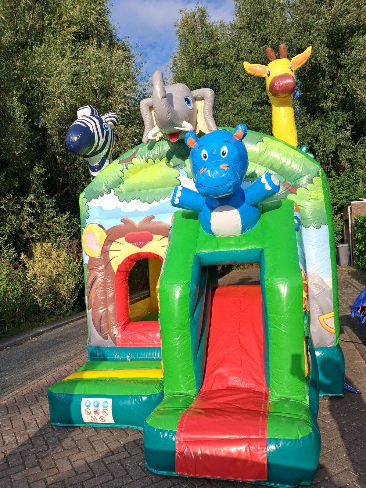 Springkussen mini Jungle met Glijbaan te huur, Ophalen, Zo goed als nieuw