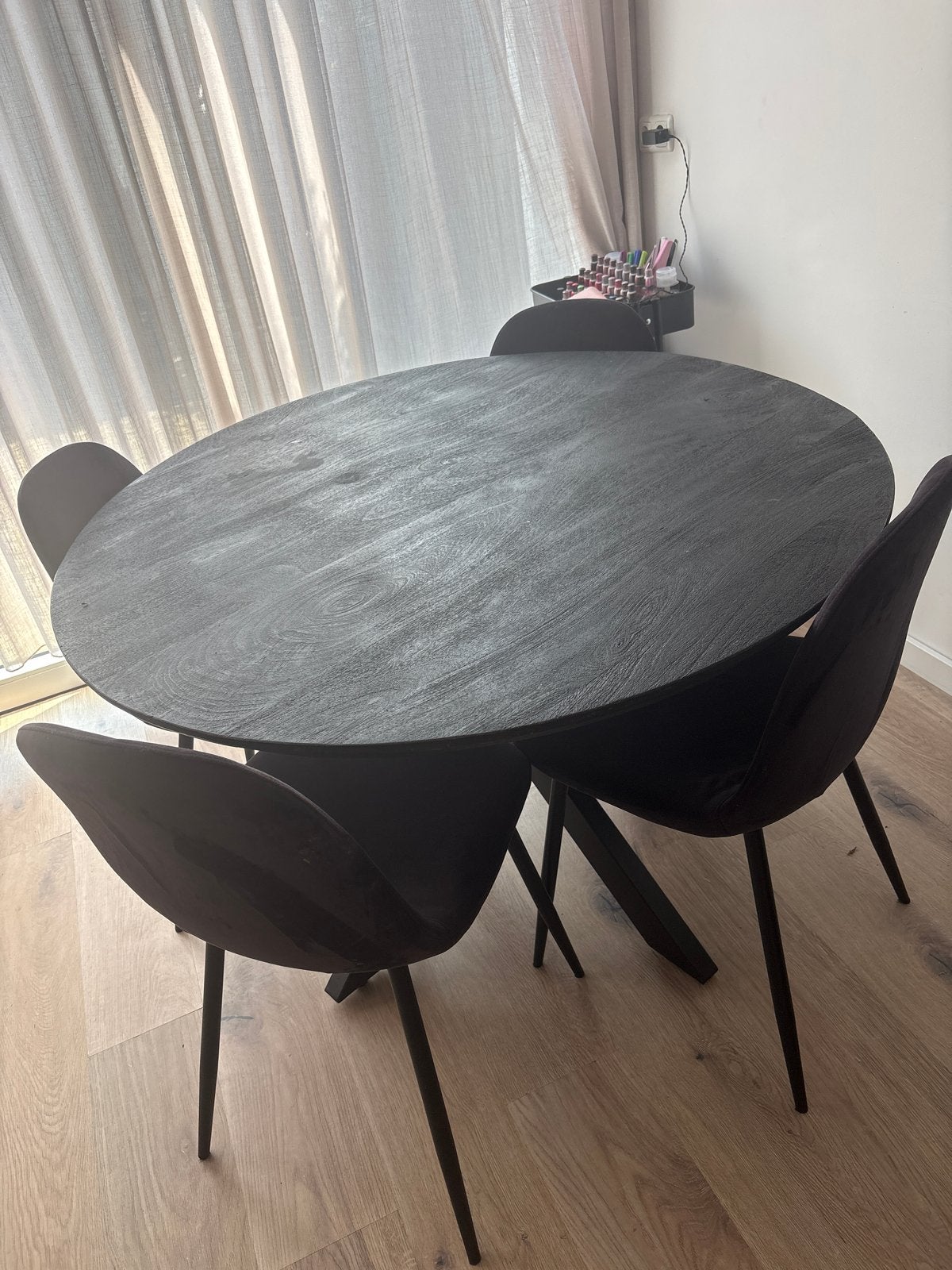 Stijlvolle zwarte ronde eettafel met 4 stoelen, Huis en Inrichting, Tafels | Eettafels, Ophalen, Gebruikt, 100 tot 150 cm, Rond