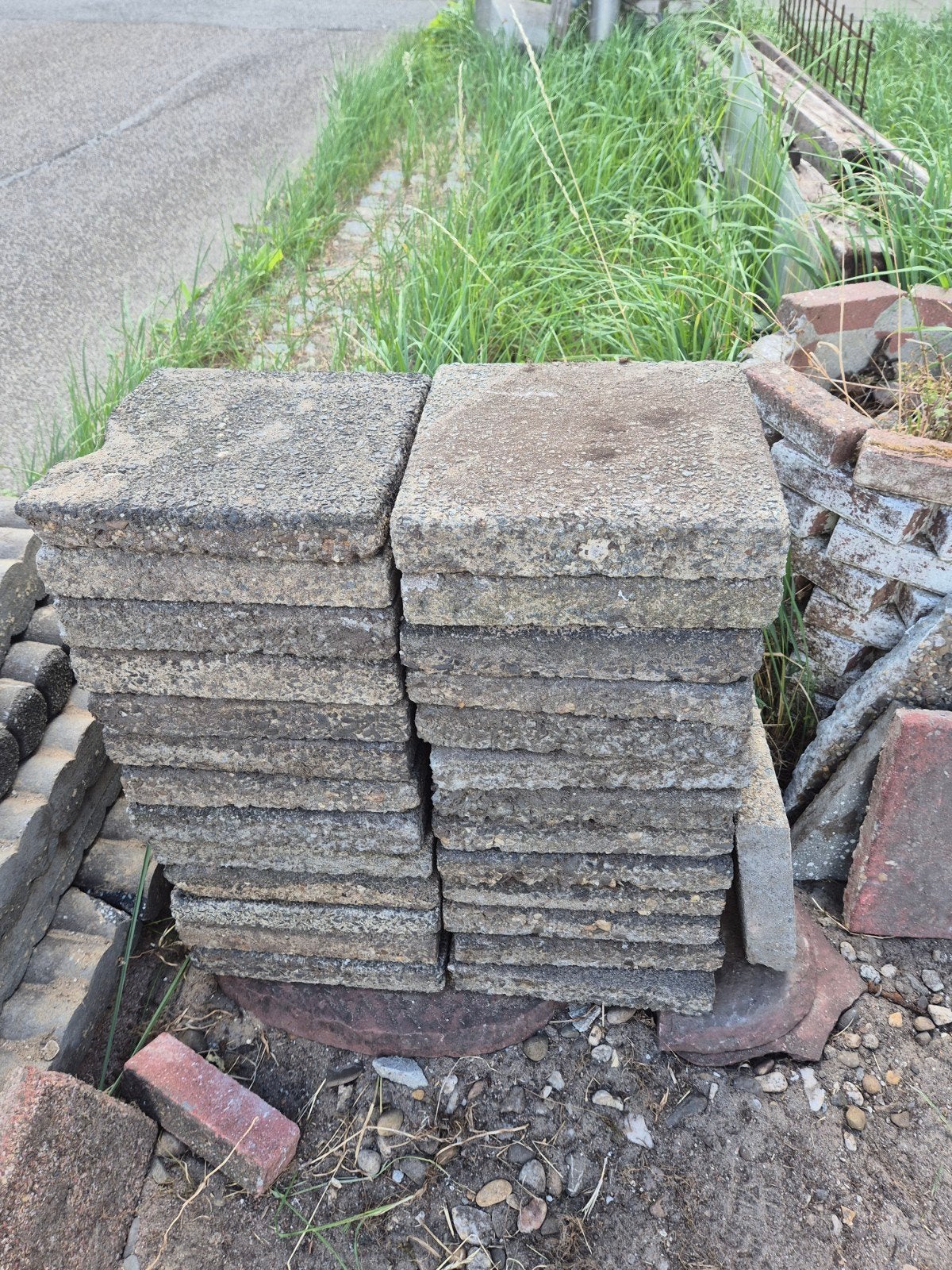 Gratis 26 stuks tegels 30x30 cm.

26 stuks tegels 30x30 cm., Ophalen, Gebruikt, Minder dan 5 m², Beton
