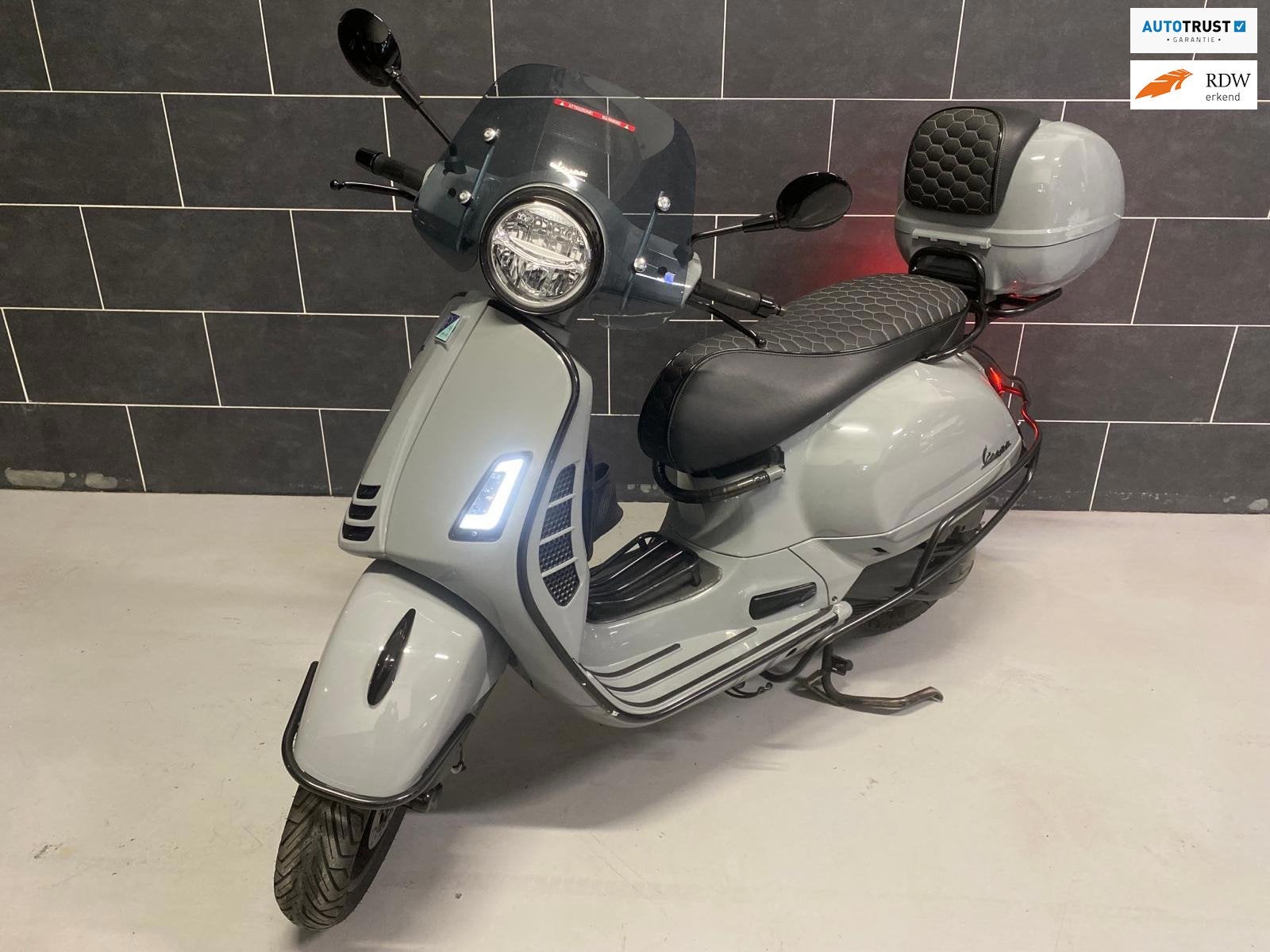 Piaggio Vespa GTS 300 HPE - Nardo - Beugels - Topkoffer, Scooter, Bedrijf, 278 cc, 12 t/m 35 kW