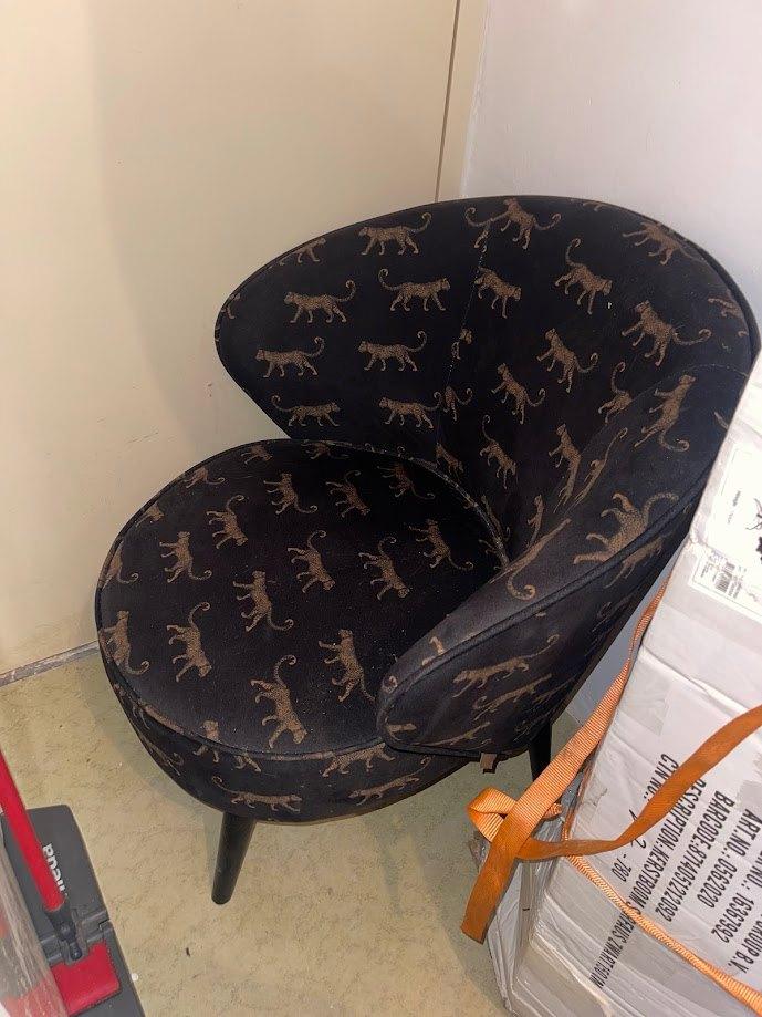 Velourse stoel met panterprint!, Huis en Inrichting, Stoelen, Ophalen, Zo goed als nieuw, Eén