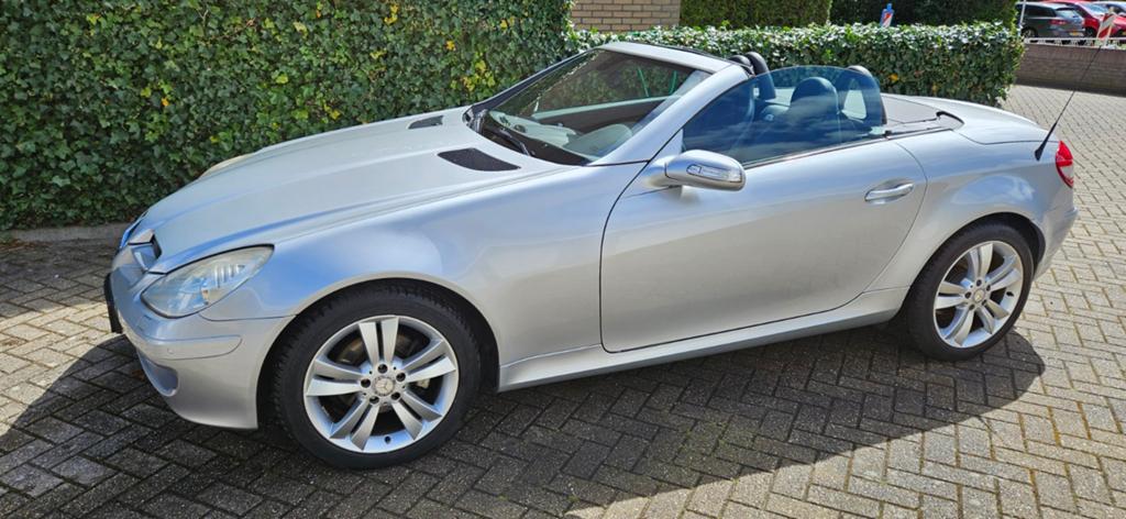 Mercedes-Benz SLK 1.8 Slk200 Kompr Roadster AUT 2007 Grijs, Auto's, Mercedes-Benz, Automaat, Achterwielaandrijving, Zwart, 4 cilinders