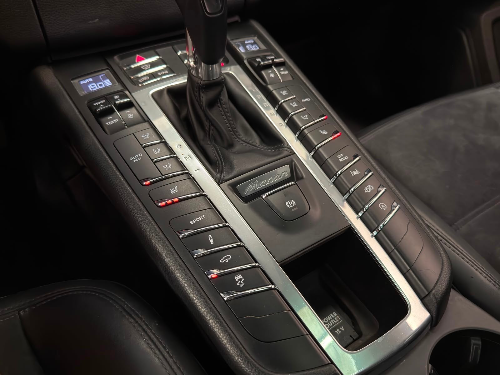 Foto 22 van Porsche Macan 3.0 GTS / Pano / Luchtvering / Trekhaak