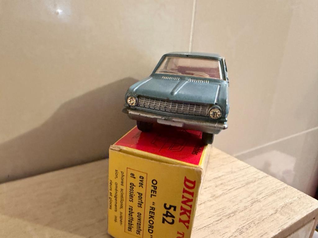 Dinky Toys Opel Rekord - Nieuw in Verpakking - Made in Franc, Hobby en Vrije tijd, Modelauto's | 1:43, Z, Nieuw, Dinky Toys, Ophalen of Verzenden