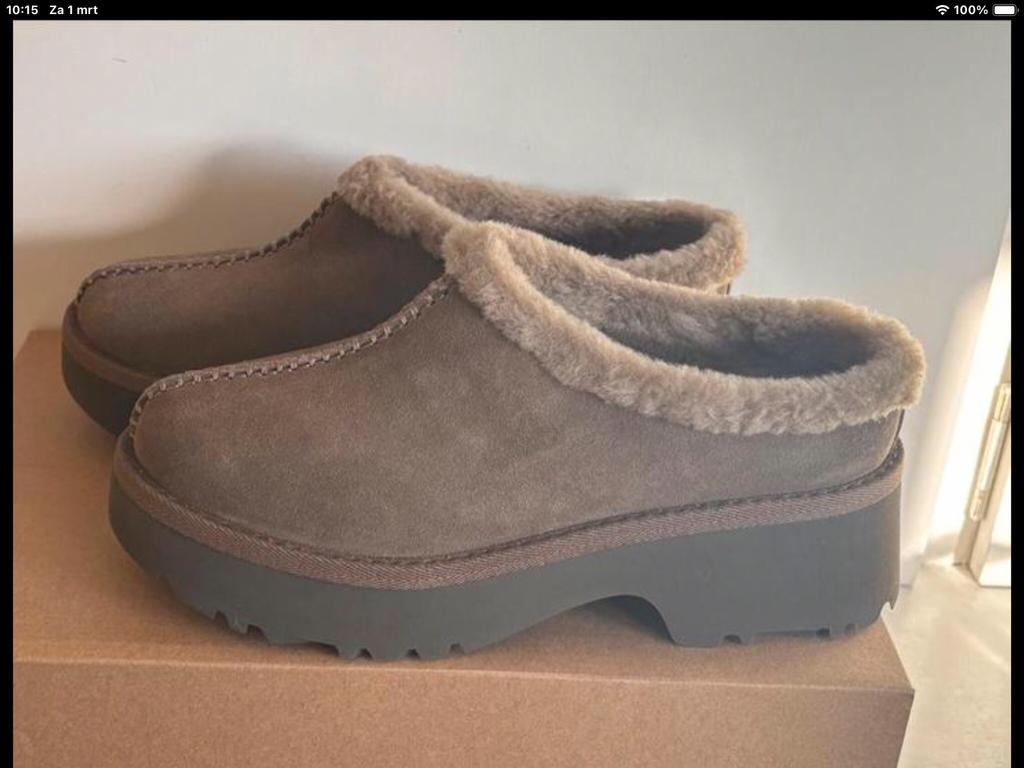 NIEUWE UGG NEW HEIGHT COZY CLOGS  GROEN SUEDE MAAT 39, Ophalen of Verzenden, Nieuw, Groen