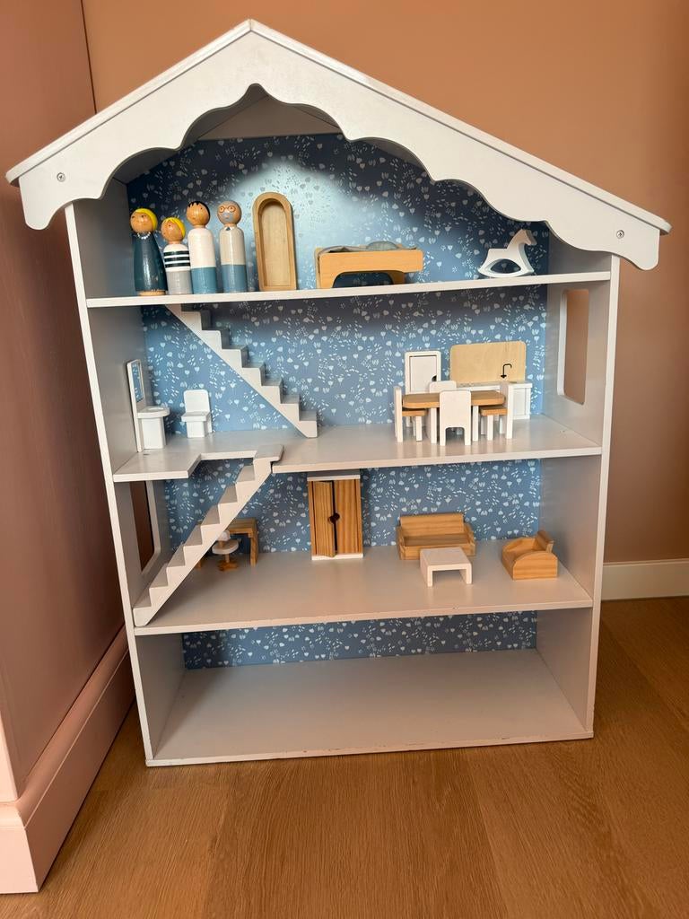 Houten poppenhuis met meubels en poppetjes, Ophalen, Gebruikt, Poppenhuis