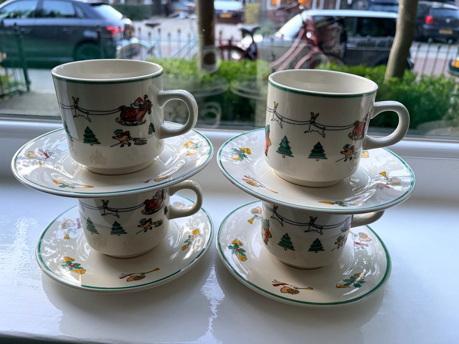 4 Kerst kop en schotels - Vintage, Ophalen, Keramiek, Vintage, Zo goed als nieuw