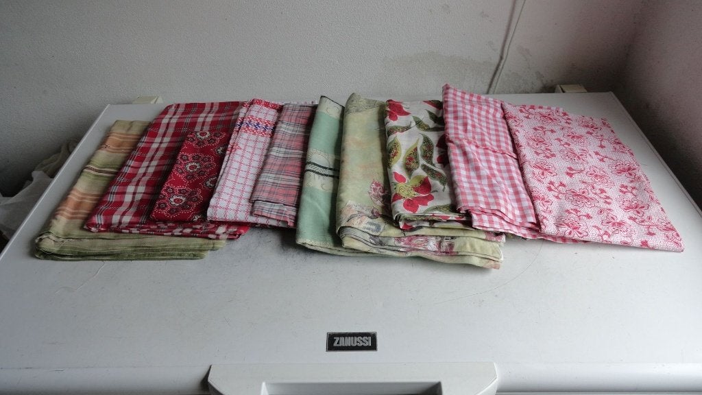 Tafelkleedjes, antieke en ouderwetse kleedjes x 10, Antiek en Kunst, Ophalen of Verzenden