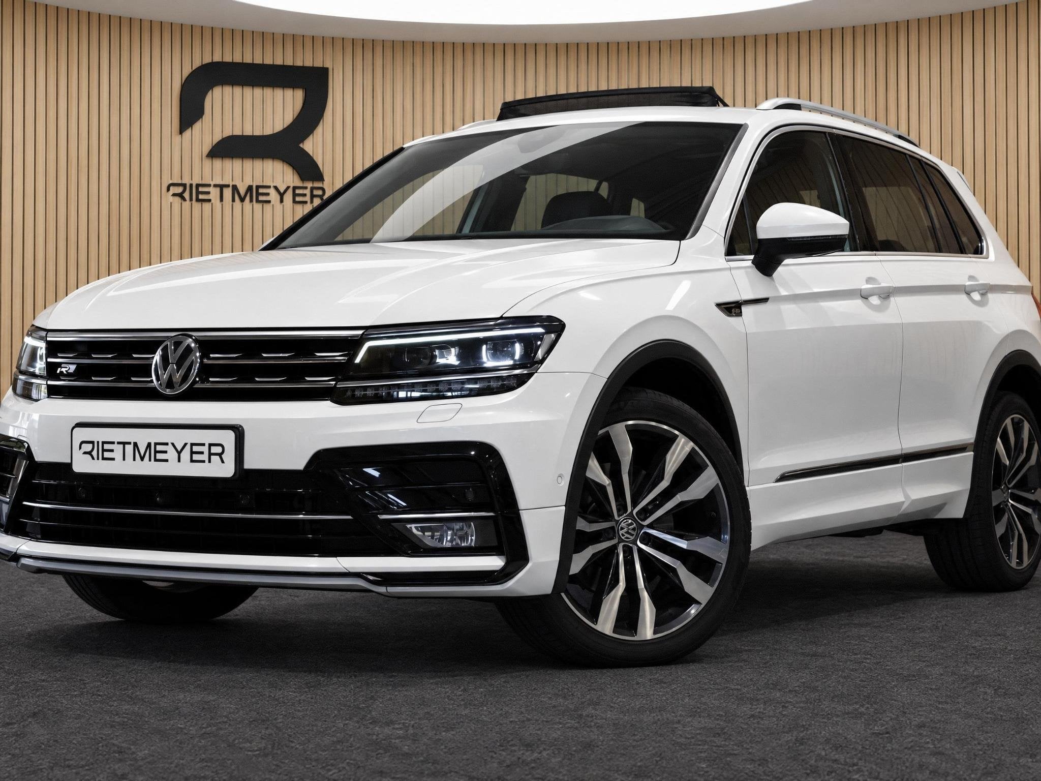 Volkswagen Tiguan 2.0 TSI 4Motion Highline Business R |Pano, Auto's, Automatische klimaatregeling, Gebruikt, 4 cilinders, 2500 kg