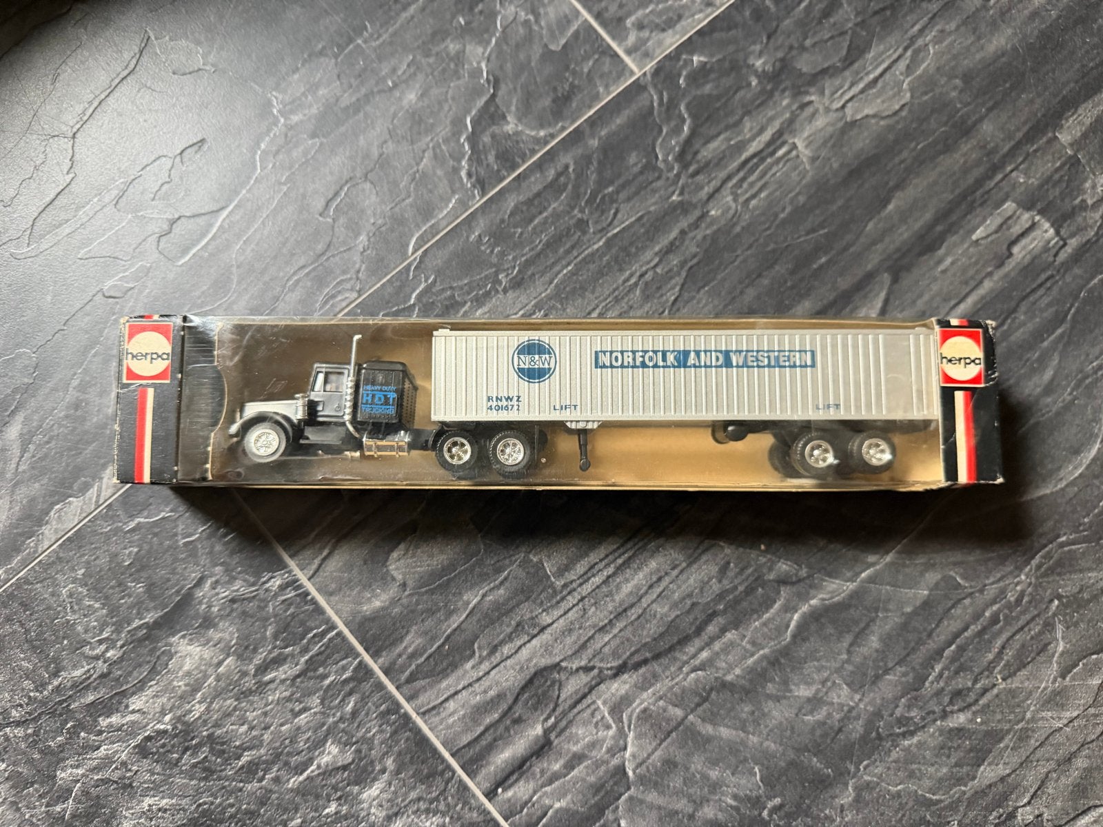 Herpa Norfolk and Western vrachtwagen met oplegger, Overige merken, 1:50 of kleiner, Ophalen of Verzenden, Zo goed als nieuw