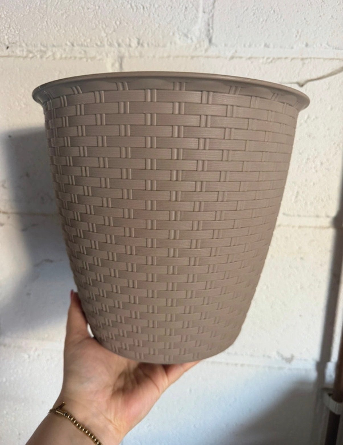 Mooie kunststof bloempot met rotan look, 25 tot 40 cm, Kunststof, Rond, Binnen