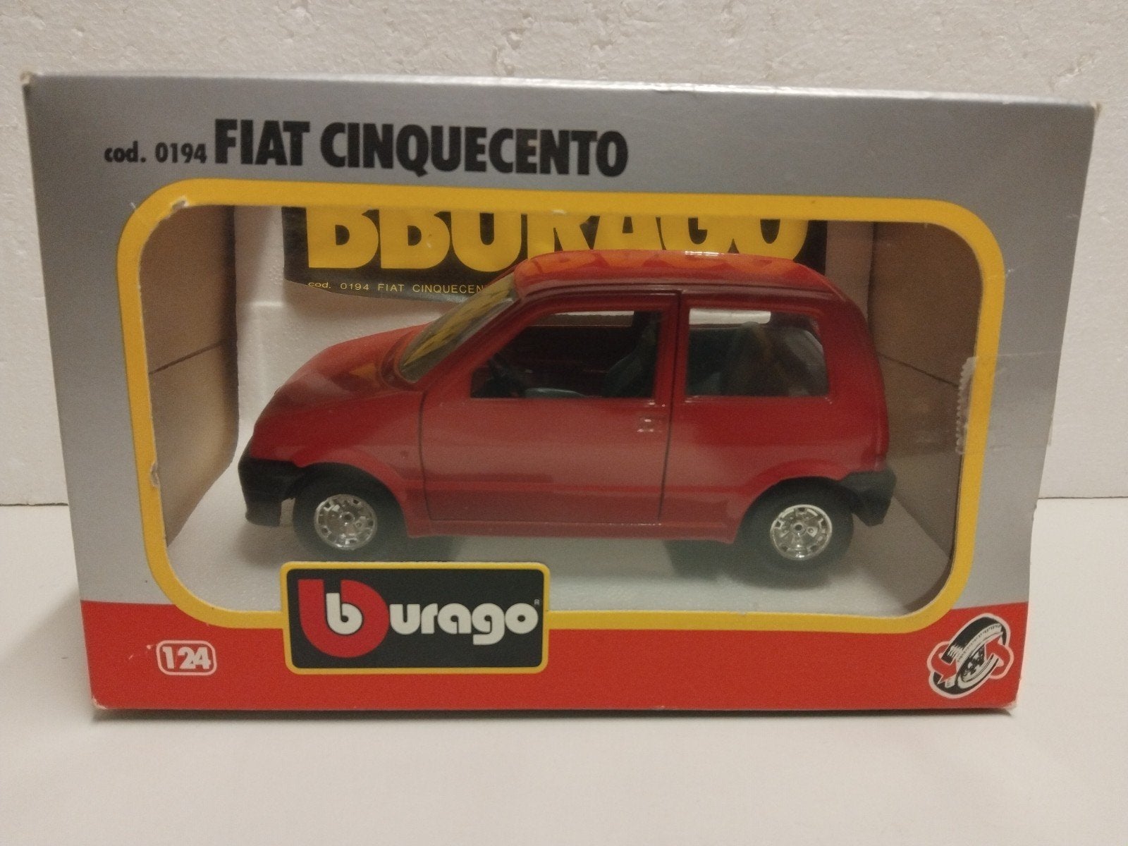 Bburago 1:24 Fiat Cinquecento rood, Ophalen of Verzenden, Zo goed als nieuw, Auto, Bburago