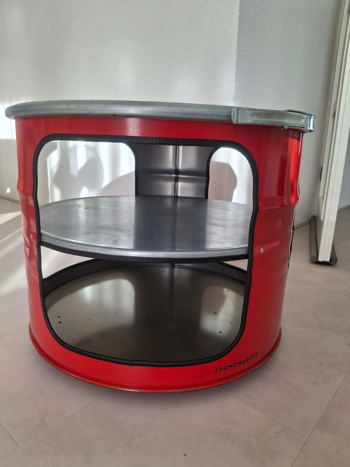 Uniek rood olievattafeltje van het merk Lockengelöt, Ophalen, Gebruikt, Rond, 50 tot 100 cm