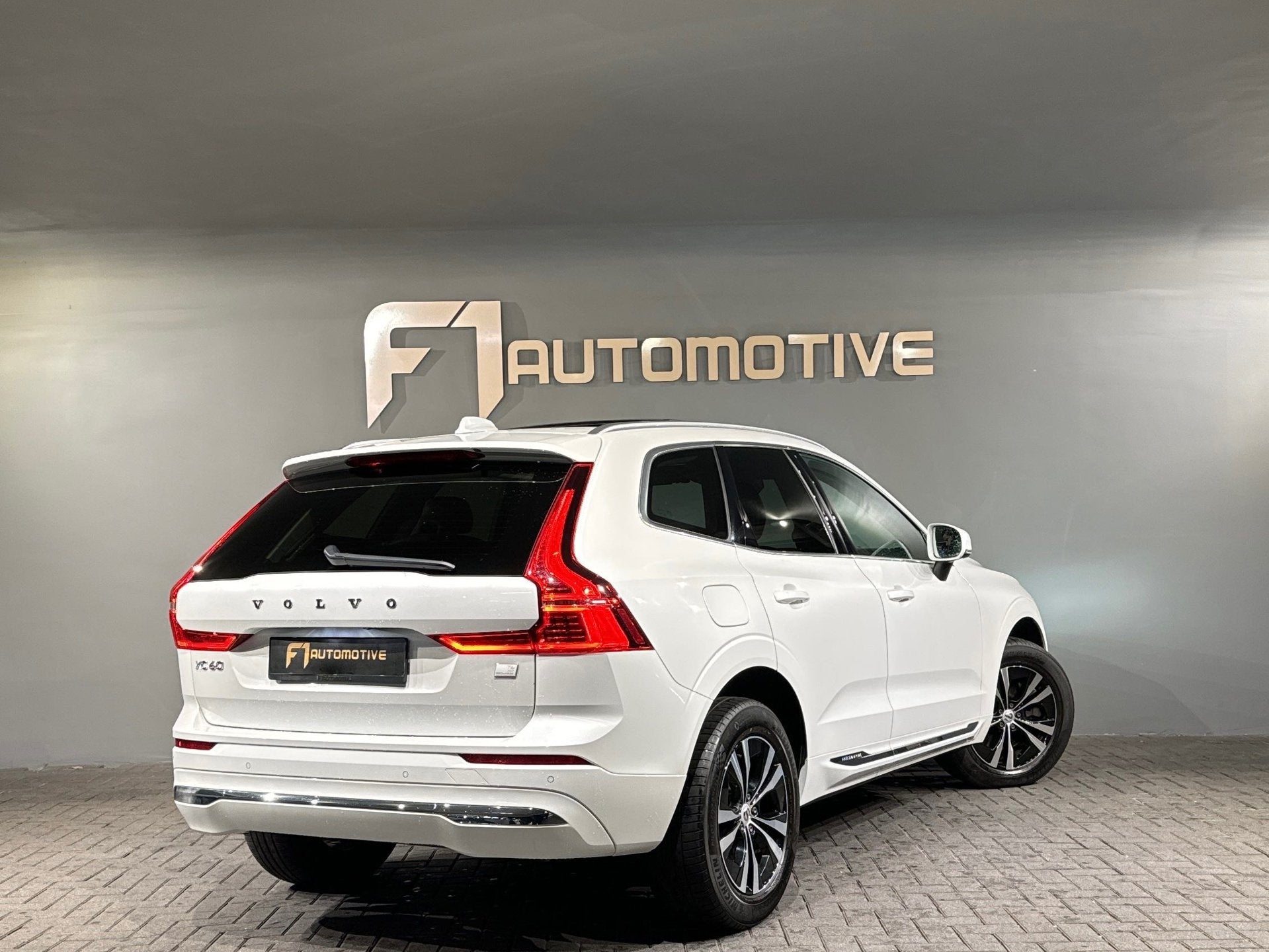 Volvo XC60 2.0 Recharge T6 AWD Inscription Pano|H/K|Keyless, Dealer onderhouden, Gebruikt, 1969 cc, Bedrijf