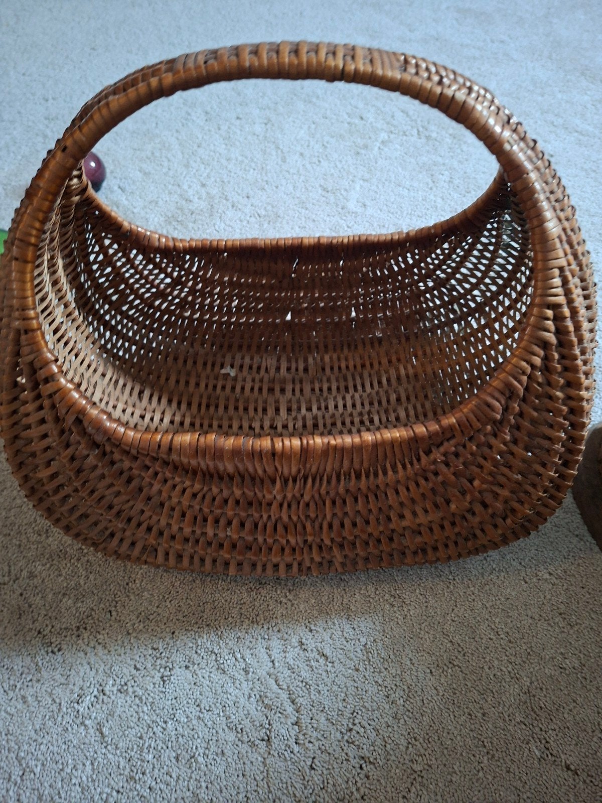 Vintage rieten mand met handvat, Huis en Inrichting, Ophalen, Gebruikt, Mand, Gevlochten