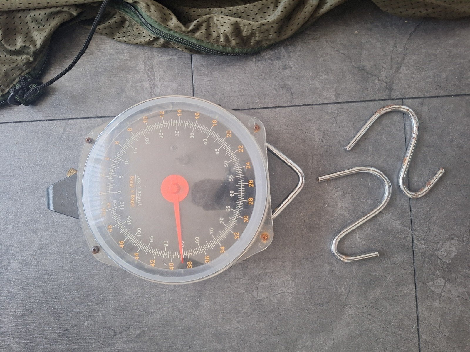 Weegschaal met 2 haken en nieuwe weegzak, Ophalen of Verzenden, Gebruikt, Overige typen