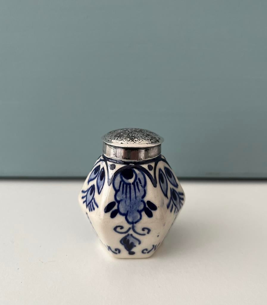 Delfts blauw strooier met zilveren dop, Antiek en Kunst, Ophalen of Verzenden