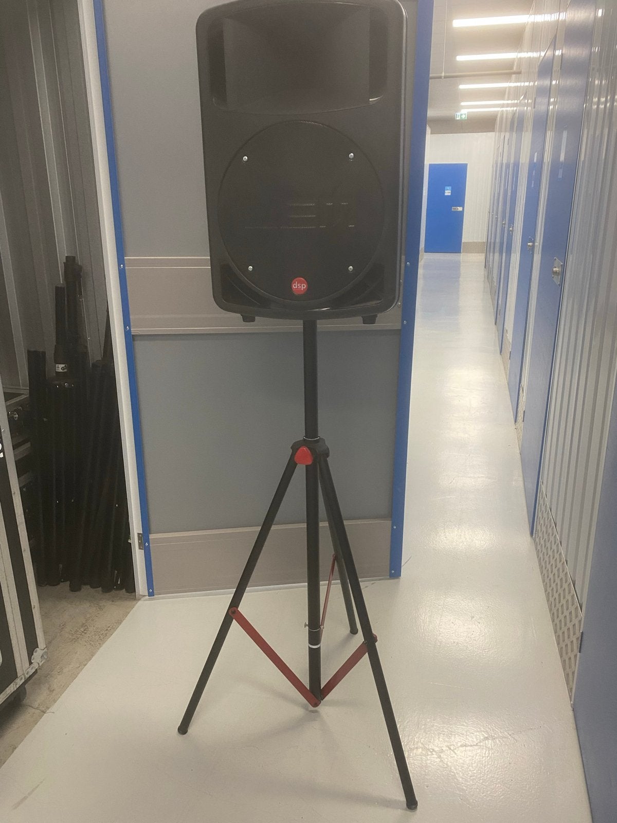 LEM D400 actieve speaker met statief, Gebruikt, Inclusief standaarden, Overige typen, Ophalen of Verzenden