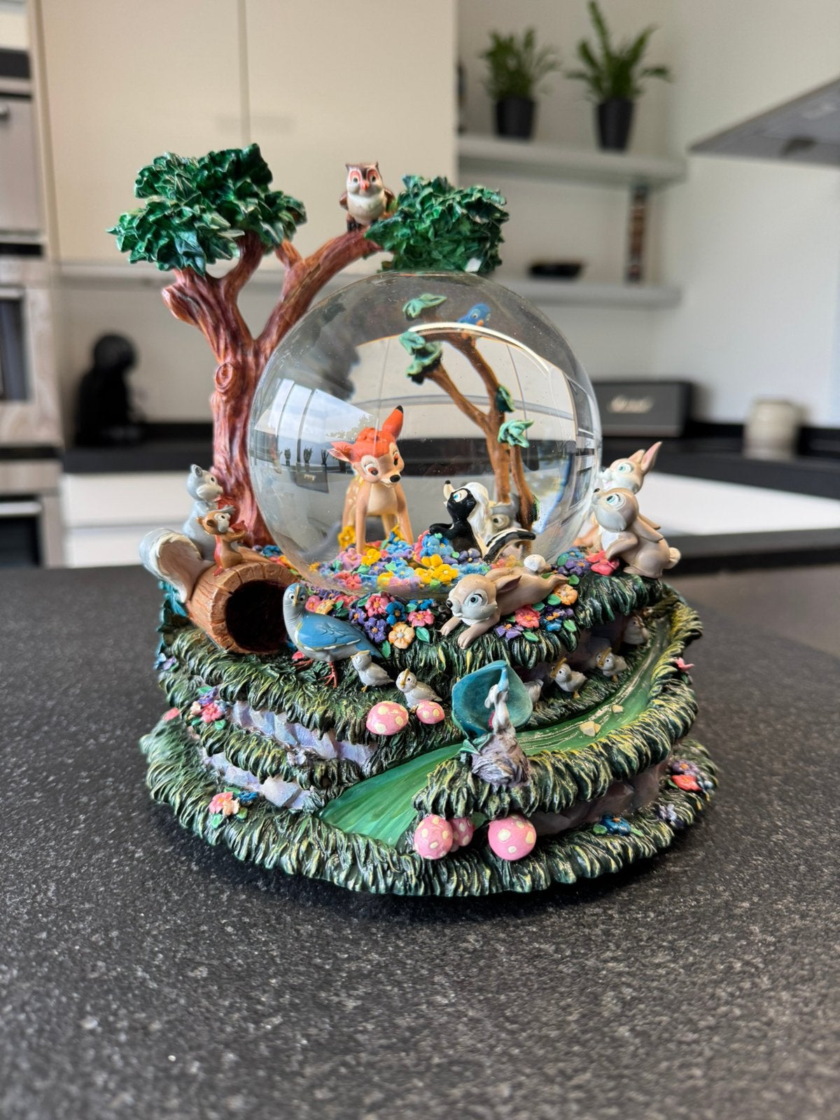 Disney Bambi “Little April Shower” Musical Motion Snow Globe, Ophalen, Zo goed als nieuw, Beeldje of Figuurtje