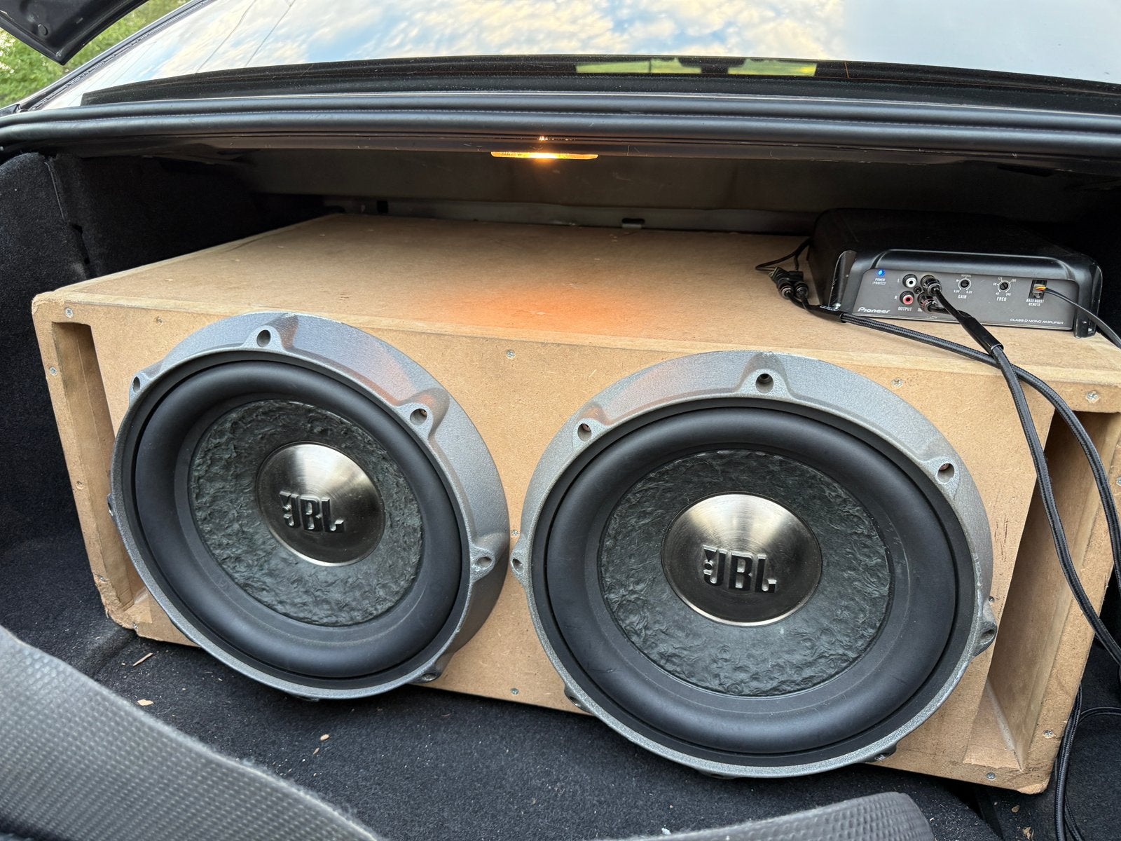 JBL P1222 - 12 inch & Custom kist - Subwoofer & versterker, Ophalen, Gebruikt