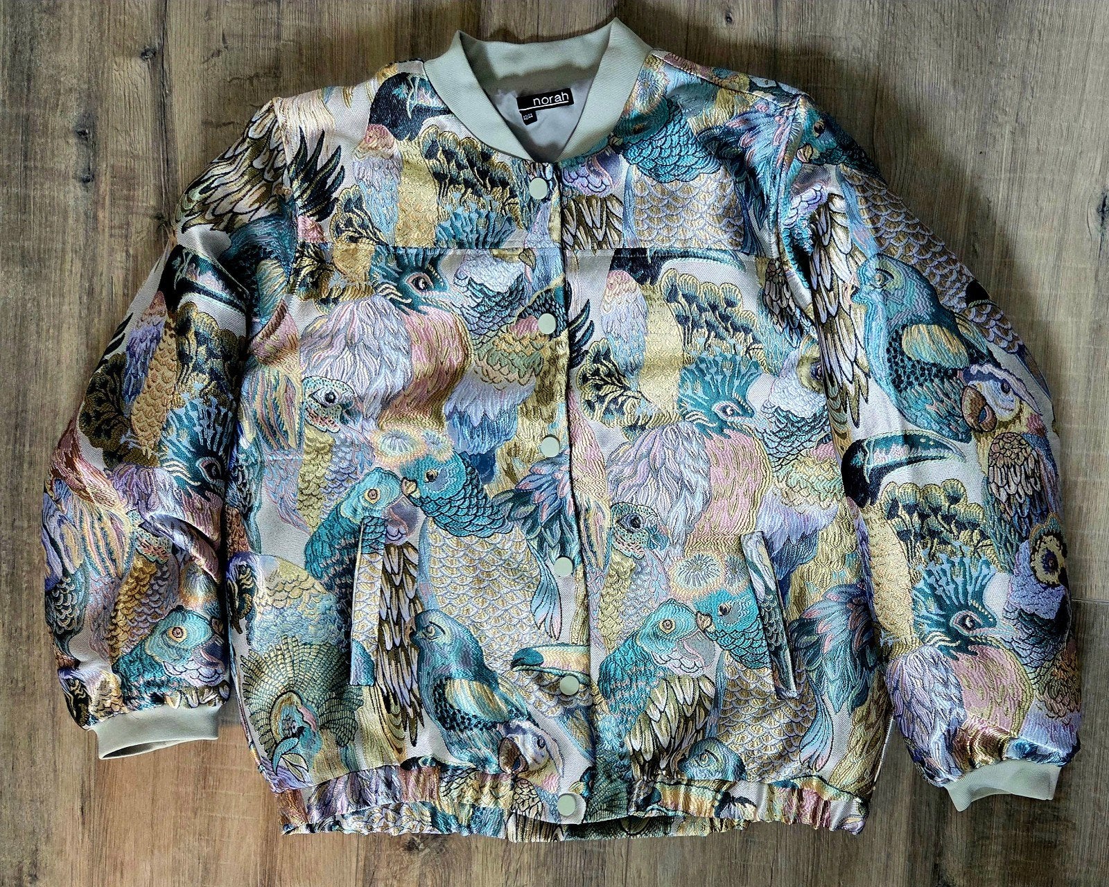 Nieuwe Norah bomberjack met vogelprint maat 42-44 (6), Kleding | Dames, Jassen | Zomer, Meerkleurig, Maat 42/44 (L), Nieuw, Ophalen of Verzenden