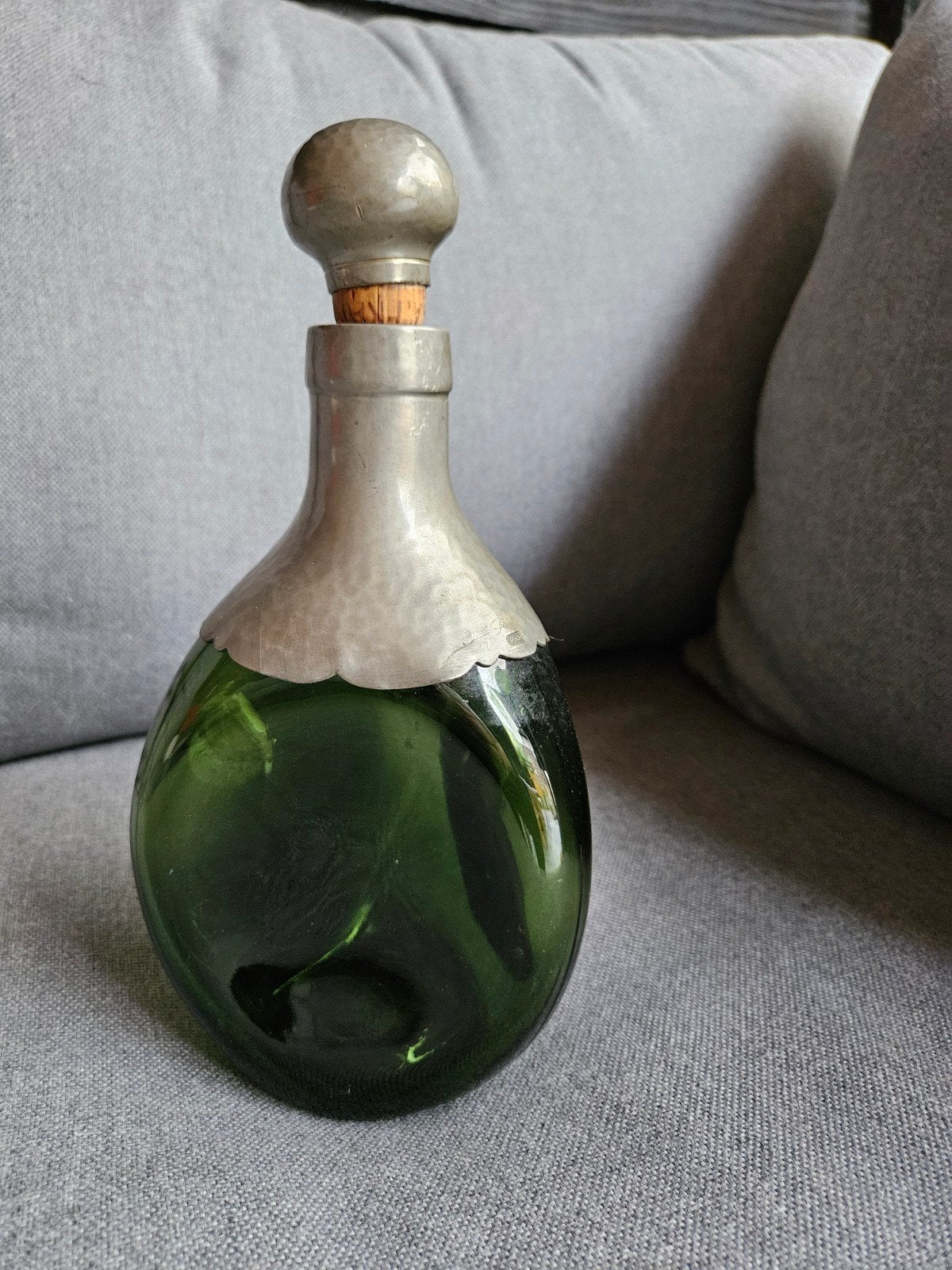 Antieke groene glazen fles met tinnen afwerking, 25 cm, Ophalen of Verzenden