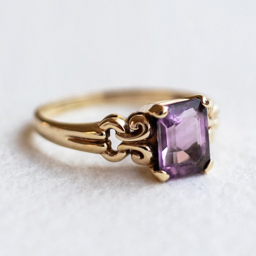 Vintage 9K gouden solitaire ring met Amethist - 18, Sieraden, Tassen en Uiterlijk, Ringen, Ophalen of Verzenden, Zo goed als nieuw