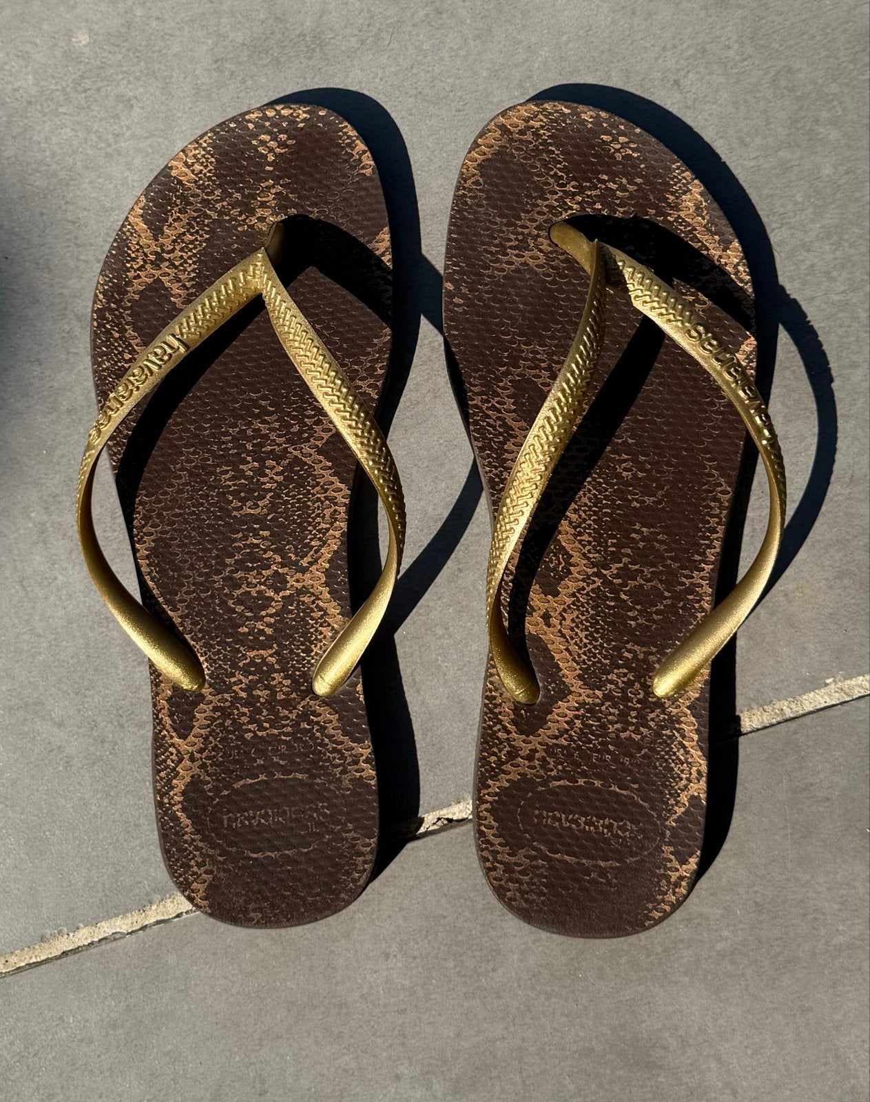 Havaianas slippers met slangenprint, maat 37, Slippers, Bruin, Ophalen of Verzenden, Zo goed als nieuw