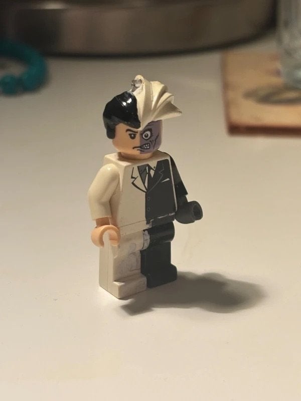 LEGO Two-Face Minifigure (Sleutelhanger), Gebruikt, Overige thema's, Lego, Ophalen of Verzenden