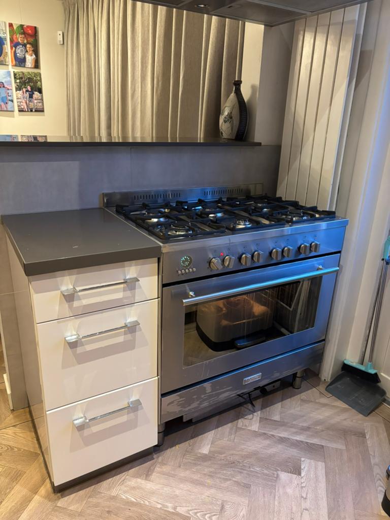 Complete keuken met koelvriescombinatie en oven, Ophalen, Gebruikt, Hoekkeuken, Hoogglans of Gelakt