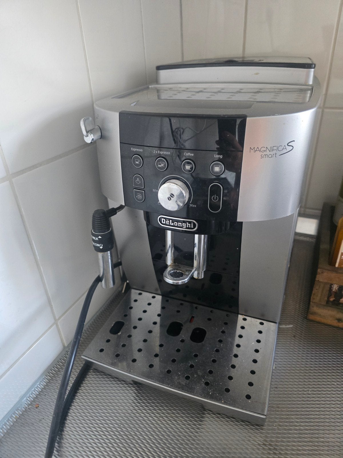 De'Longhi Magnifica S Smart volautomatische espressomachine, Gebruikt, Espresso apparaat, 10 kopjes of meer, Afneembaar waterreservoir